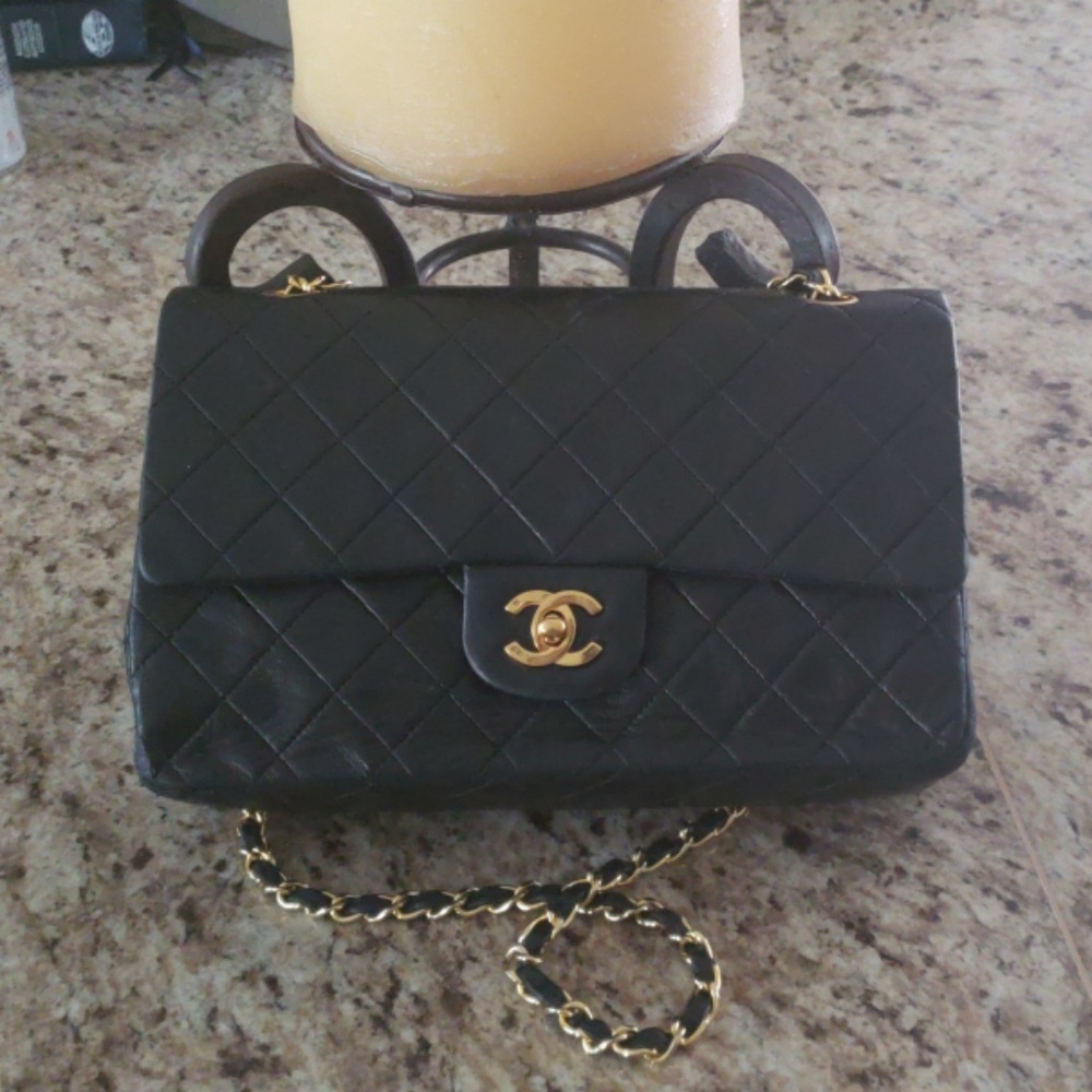 Chanel 10'' 'black lambskin shoulder bag'